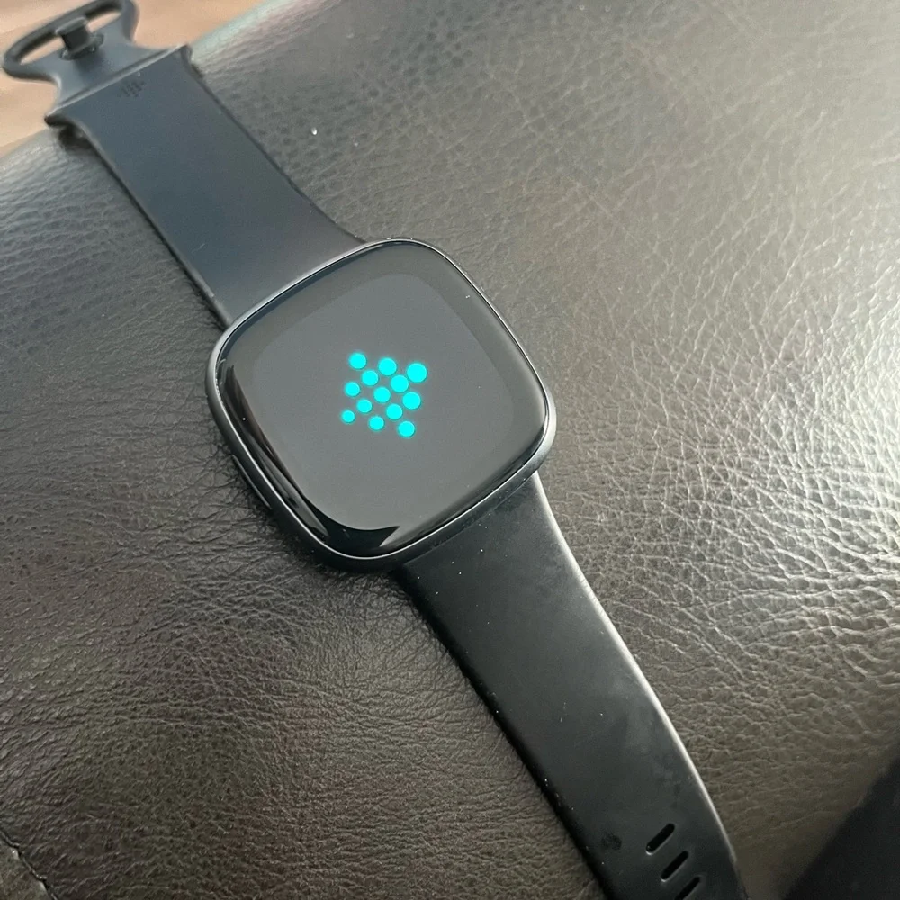 Fitbit Versa - Picture 1 of 2